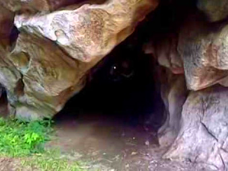 Wisata Goa Sangiang